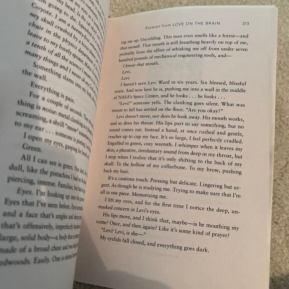 The Love Hypothesis by Ali Hazelwood - Picture 5 of 7